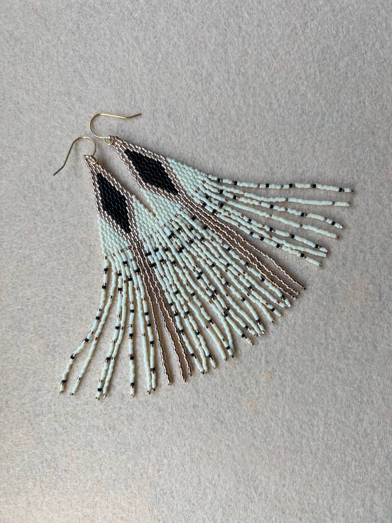 The White Diamond, Black White & Gold Miyuki Delicate Beads Beaded Earrings, Long Fringe Dangle Boho Style Statement Earrings von BijouxSamedi