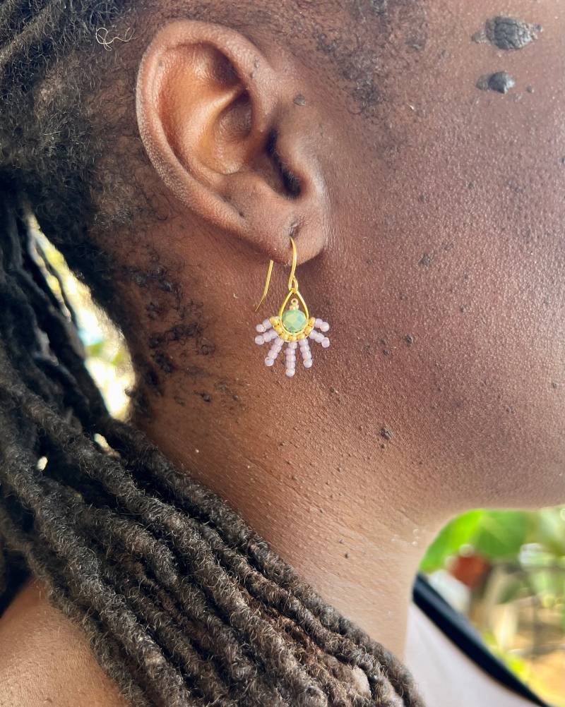 Turquoise Petite Drops Beaded Earrings, Drop Golden Hoops, Glass Beads Rocailles Handmade Boho Style von BijouxSamedi