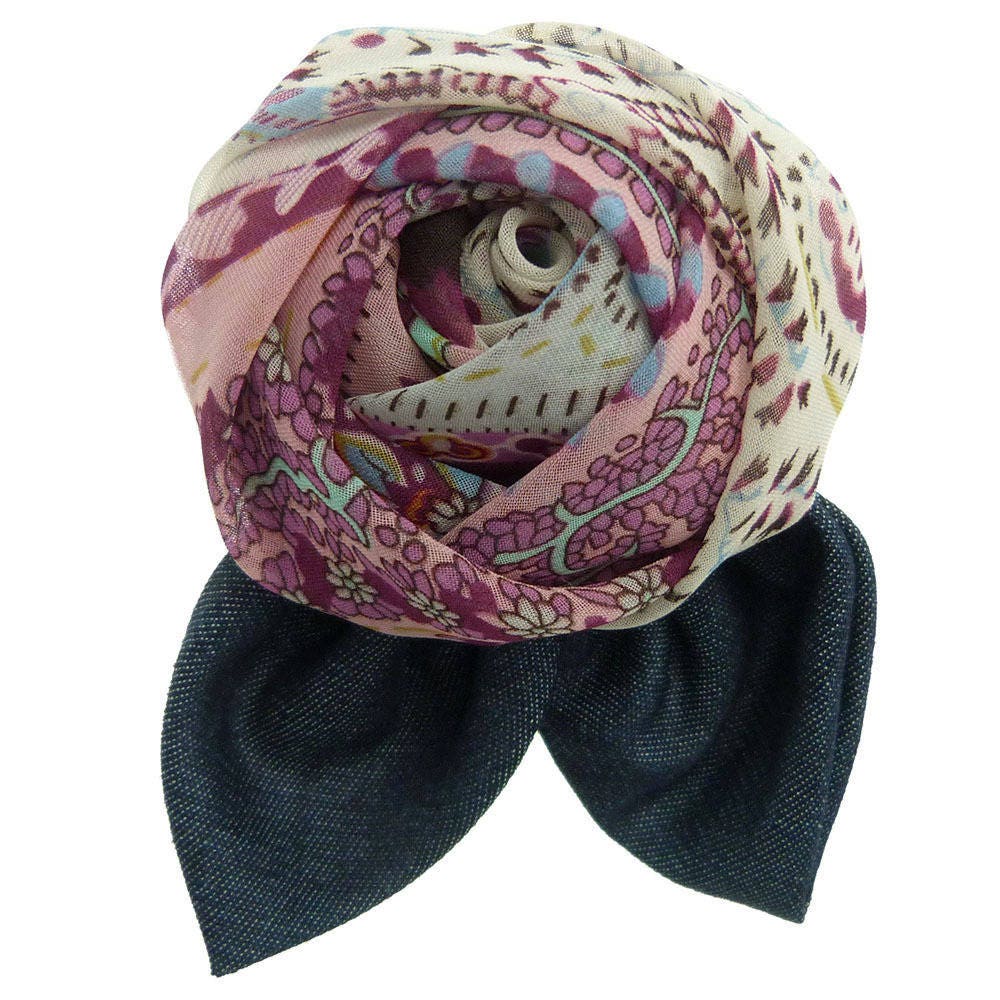 Blumenbrosche | Stoffrose Florale Motive, Dominante Rosa Blätter in Blauem Denim Blumenbrosche | Stoffrose Florale Motive, Dominante Rosa Blätter in Blauem Denim von BijouxSoyokayFrance