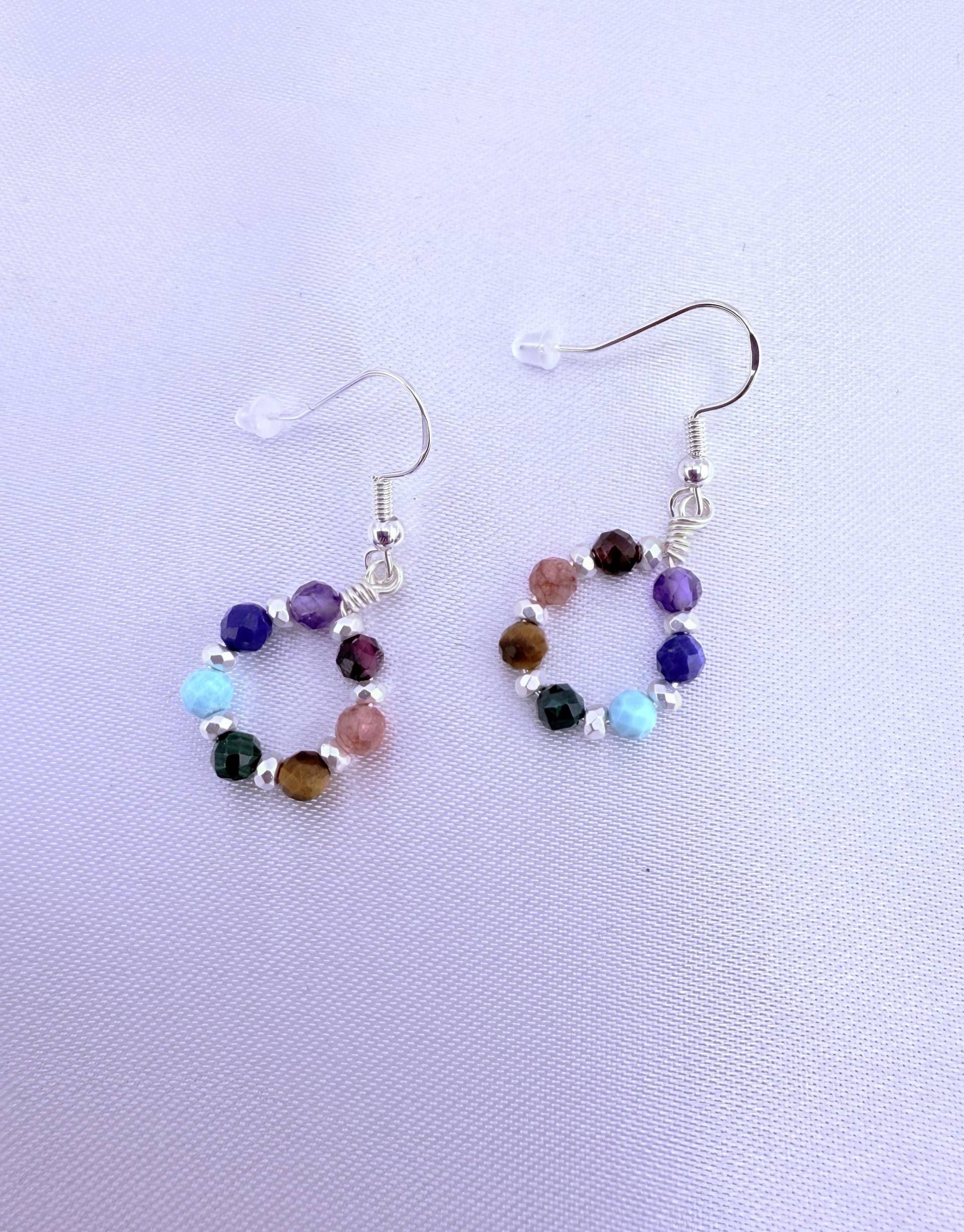 7 Chakra Ohrringe, 925 Sterling Silber, Natursteinschmuck, Halbedelsteinschmuck von Bijouxzenitudech