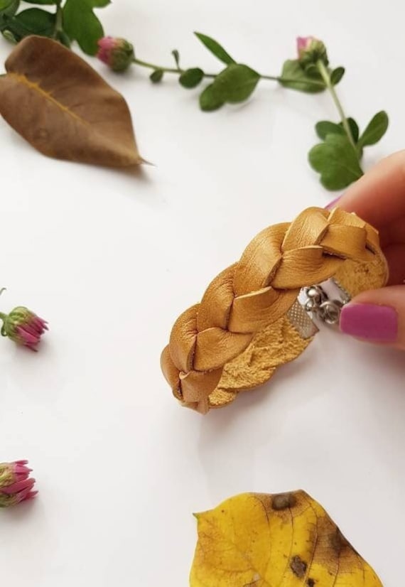 Geflochtenes Lederarmband, Camel Braun Mystery Braid, Boho Armspange von BijuBrill