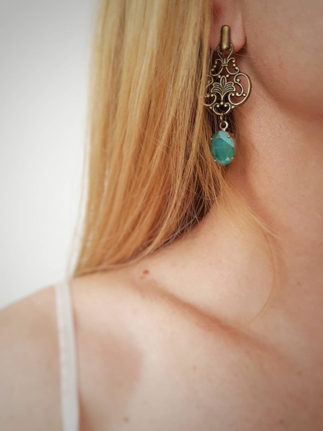 Grüne Swarovski Kristall-Ohrringe, Bronze-Ohrringe Im Jugendstil, Smaragdgrüner Schmuck von BijuBrill