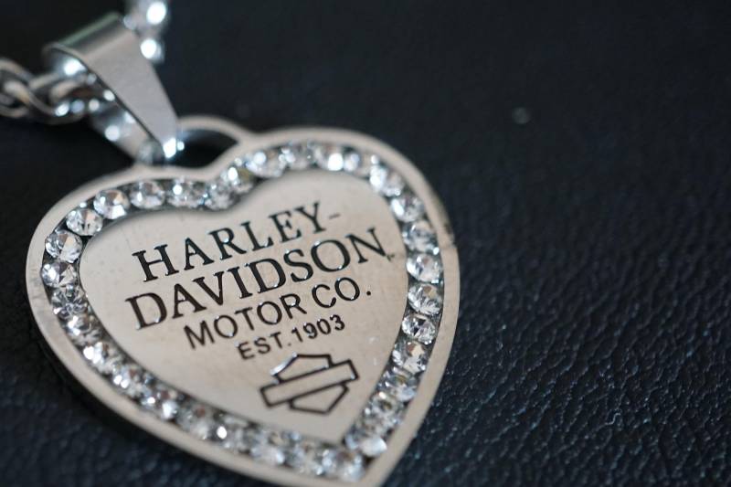 Biker Harley Davidson Damen Kette Herz Heart Anhänger Strass Pendant Neu Edelstahl Schmuck Jewelry Silbern Biker Harley Davidson Damen Kette Herz Heart Anhänger Strass Pendant Neu Edelstahl Schmuck Jewelry Silbern von BikerworldCo