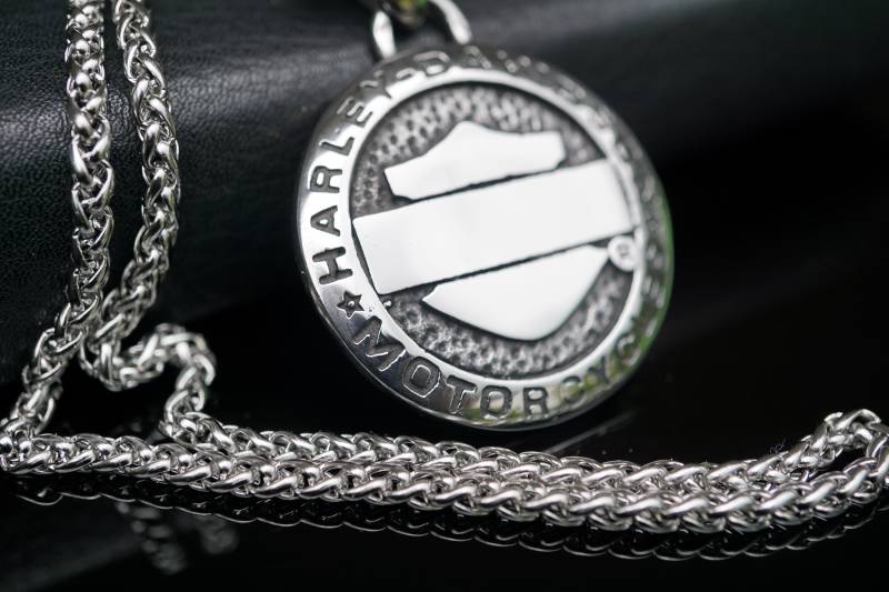 Biker Harley Davidson Hd Bar & Shield Kette Anhänger Pendant Neu Edelstahl Schmuck Jewelry Silbern Biker Harley Davidson Hd Bar & Shield Kette Anhänger Pendant Neu Edelstahl Schmuck Jewelry Silbern von BikerworldCo