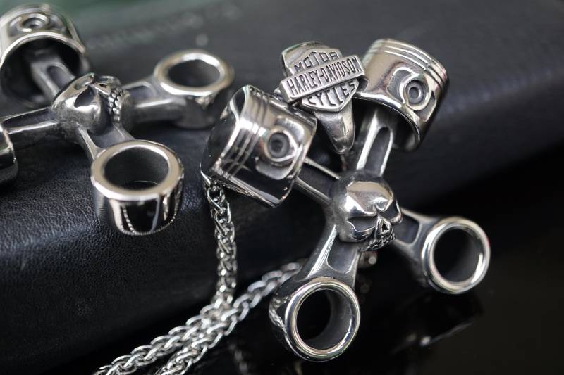 Biker Harley Davidson Skull Piston Kette Anhänger Pendant Neu Edelstahl Schmuck Jewelry Silbern Biker Harley Davidson Skull Piston Kette Anhänger Pendant Neu Edelstahl Schmuck Jewelry Silbern von BikerworldCo