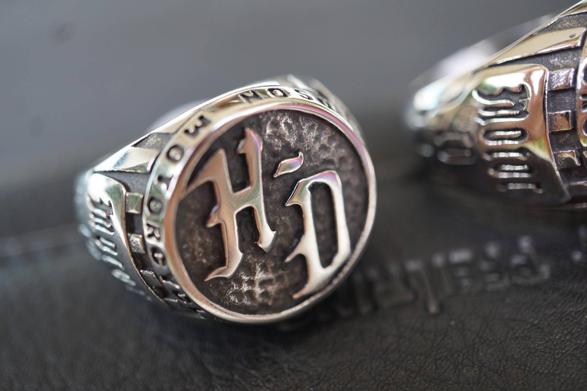 Harley Davidson Biker Bar & Shield Edelstahl Ring Schmuck Jewelry 8-13 Silbern Neu Harley Davidson Biker Bar & Shield Edelstahl Ring Schmuck Jewelry 8-13 Silbern Neu von BikerworldCo