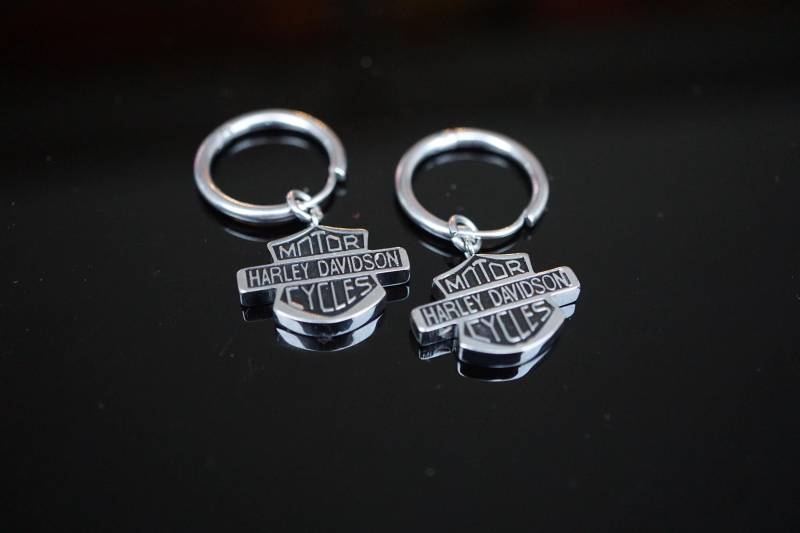 Harley Davidson Damen Ohrringe Ohrstecker Earrings Biker Bar & Shield Neu Edelstahl Silbern Schwarz Harley Davidson Damen Ohrringe Ohrstecker Earrings Biker Bar & Shield Neu Edelstahl Silbern Schwarz von BikerworldCo