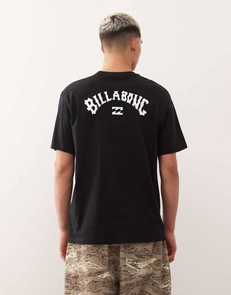 Billabong - Arch Wave - Kurzärmliges T-Shirt in Schwarz von Billabong