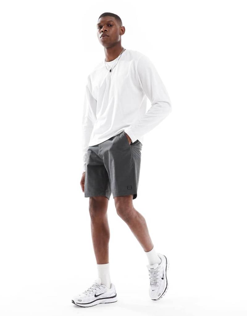 Billabong - Crossfire - Mittellange Shorts in Asphaltgrau von Billabong