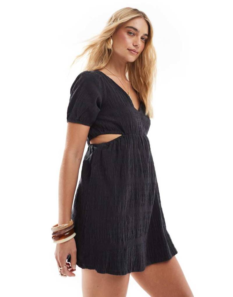 Billabong - Isnt She Sweet - Minikleid in Schwarz mit Zierausschnitten von Billabong