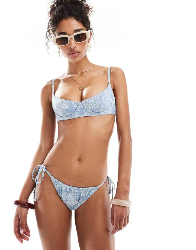 Billabong - Trippin Tides - Seitlich gebundene Bikinihose in Jeansblau von Billabong