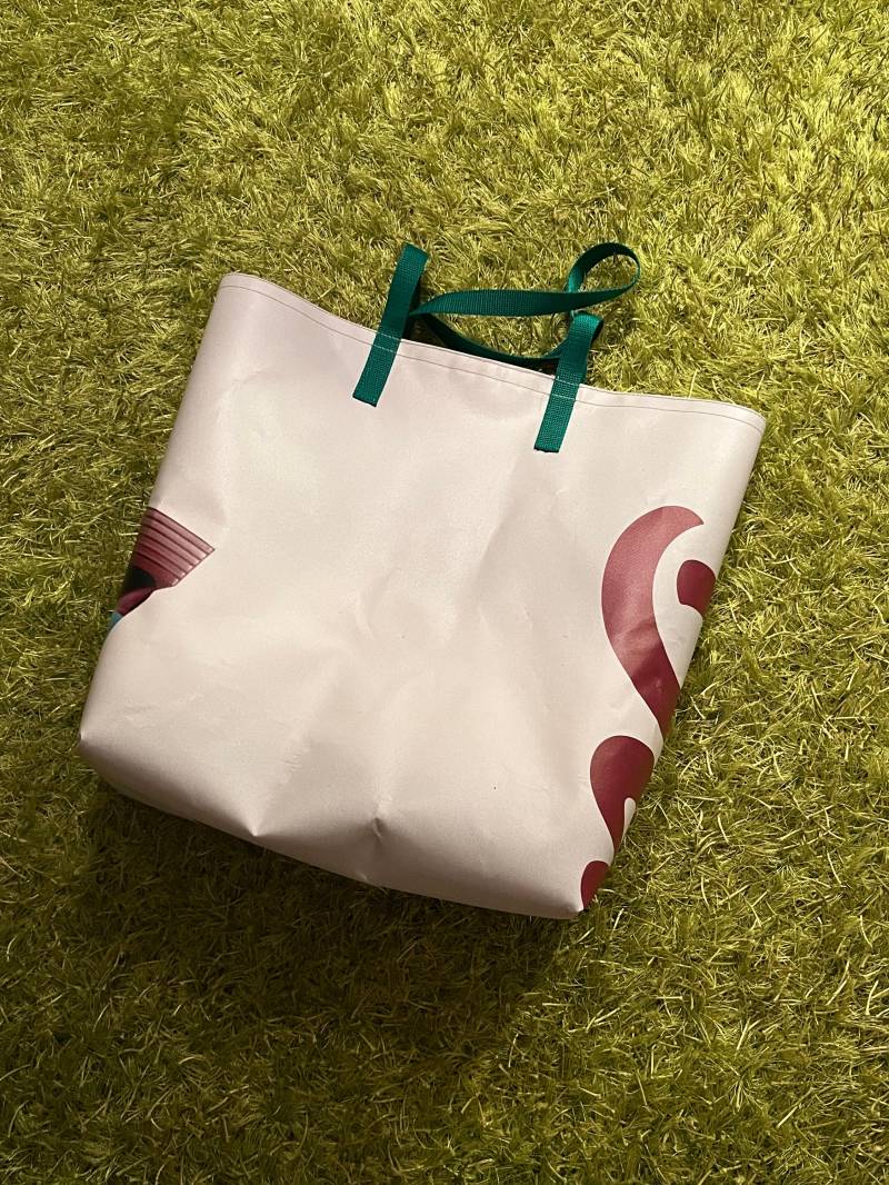 Einkaufs/strandtasche Aus Recycelten Werbetafeln Mit Tasche Für Handy/Schlüssel Einkaufs/strandtasche Aus Recycelten Werbetafeln Mit Tasche Für Handy/Schlüssel von Billboardshop