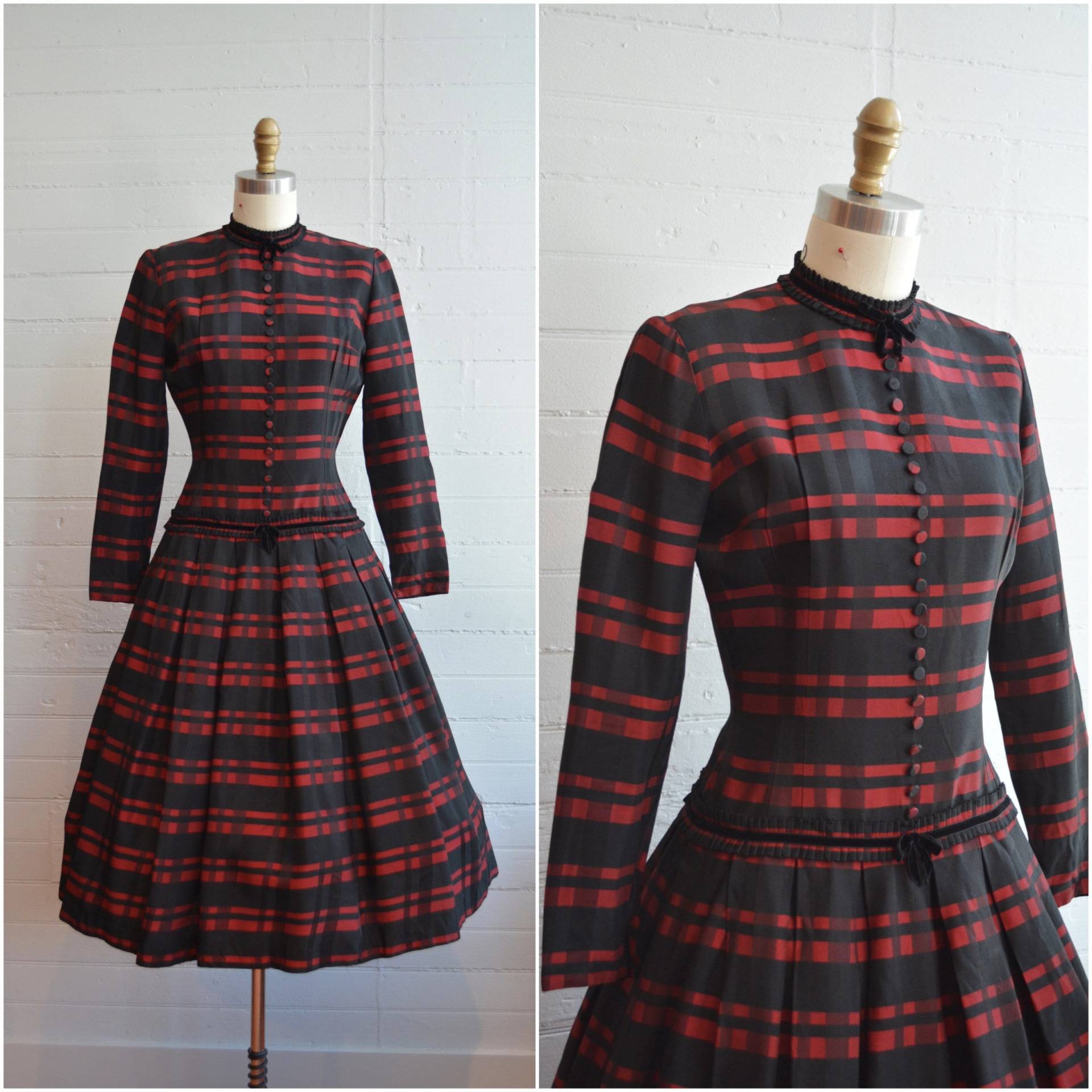1940Er 40Er 1950Er 50Er Jahre Rot Und Schwarz Karierter Rock New Look Kleid Mit Langen Ärmeln Tiefer Taille Überzogene Knöpfe Stehkragen - Size S von BillieJeanVintage