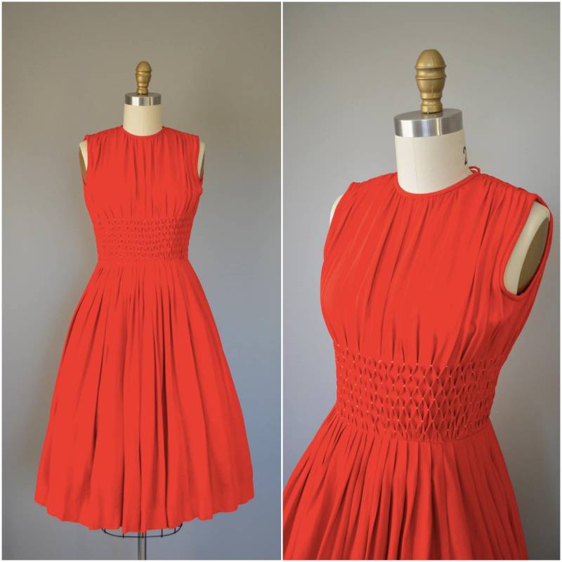 1950S Hand Gesmoktes Kleid Rockrot Urlaubskleid Viskose Rock Mit Schlüsselloch Zurück Gr. Xxsmall von BillieJeanVintage