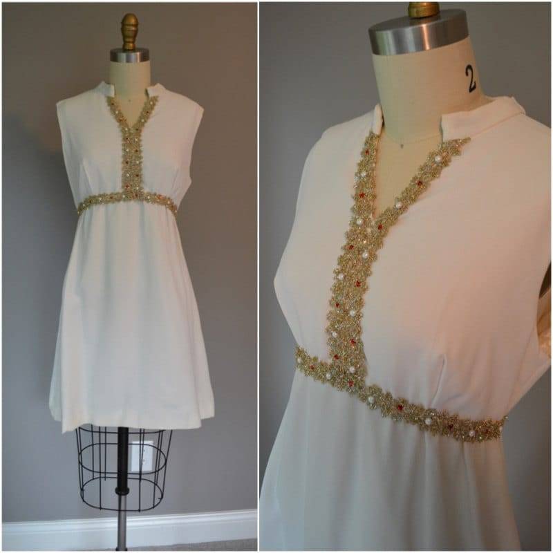 1960S Weißes Mini Kleid Mit Gold & Roten Verzierungen - Größe Small/Medium von BillieJeanVintage
