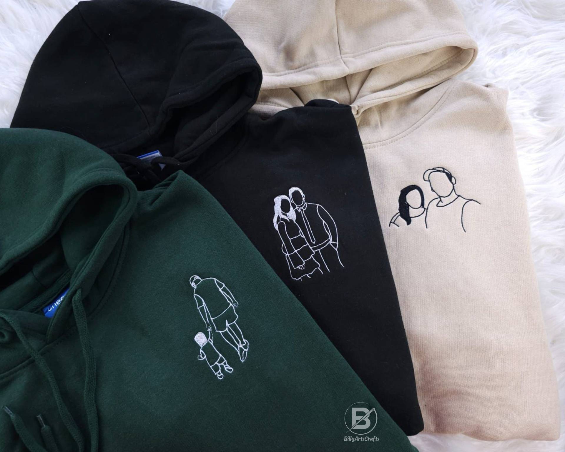Bestickte Skizzenporträt-Hoodies, Benutzerdefinierte Umrisszeichnung Bequemer Kapuzenpullover, Personalisierte Paare, Datum Auf Ärmelpullover von BillyArtsCrafts