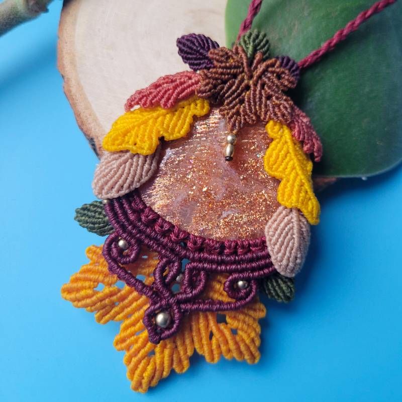 Makramee-Halskette "Herbstlaub" Mit Sonnenstein von BillysLotsofKnots