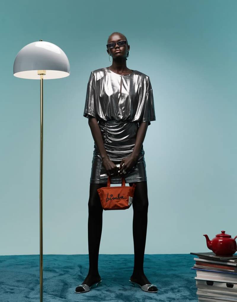 BIMBA Y LOLA - Kurzes, gerafftes T-Shirt-Kleid in Metallic-Silber von Bimba Y Lola