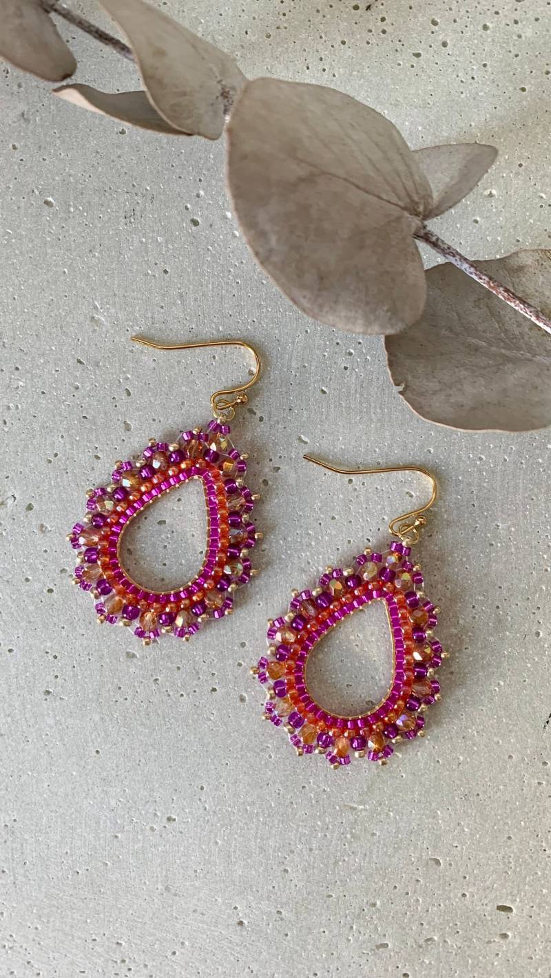 Dalia | Boho-Ohrringe Tropfenform Gold, Pink, Orange, Violett von BinaExclusiveDesign