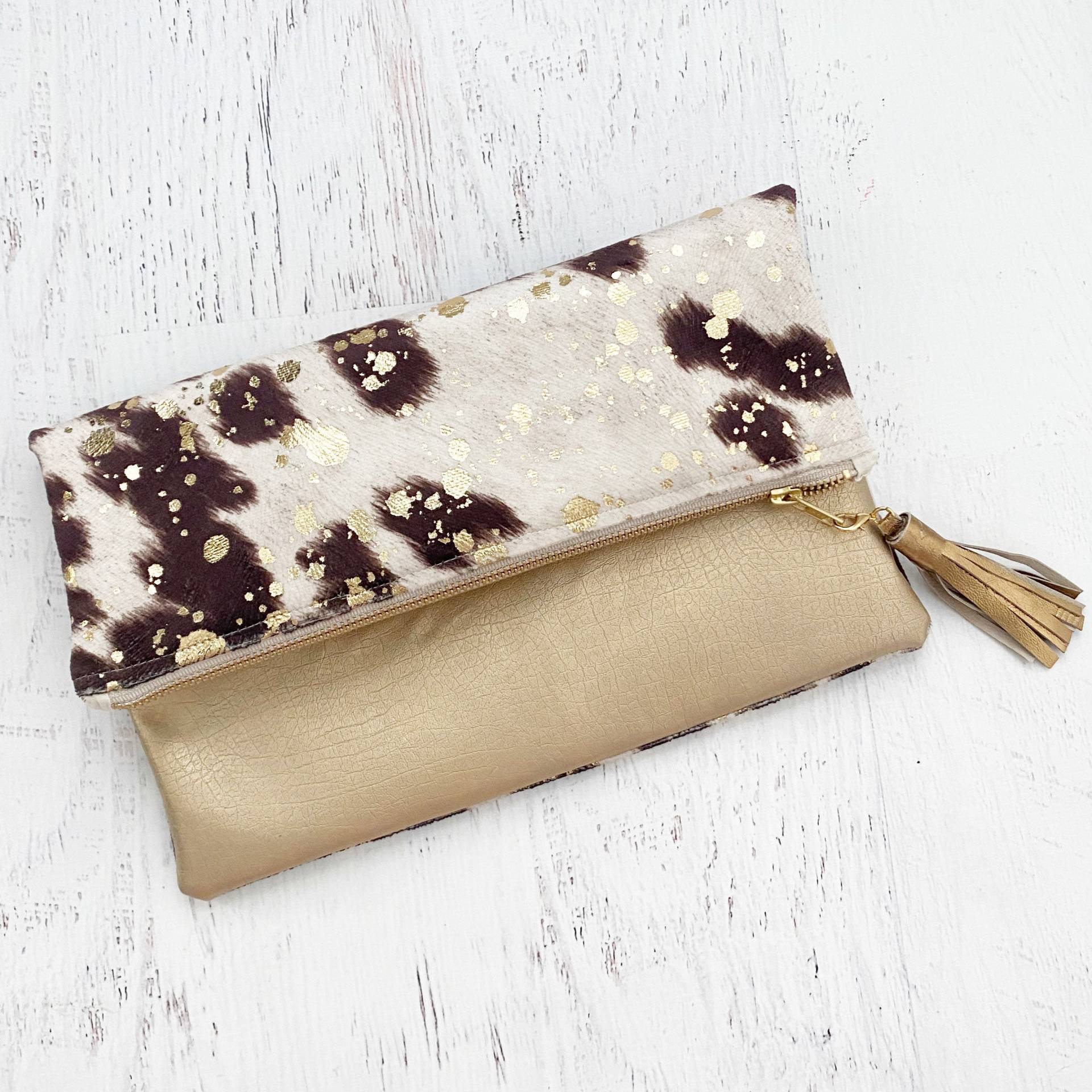Faux Calf Hair With Metallic Splatter & Gold Leather Reversible Foldover Clutch - Geschenk Für Sie, Geburtstag, Jahrestag, Brautjungfern Faux Calf Hair With Metallic Splatter & Gold Leather Reversible Foldover Clutch - Geschenk Für Sie, Geburtstag, Jahrestag, Brautjungfern von BindhiAndBrutus