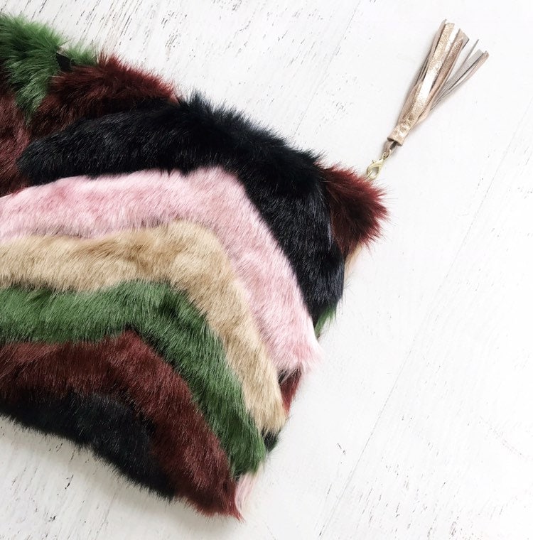 Regenbogen Kunstpelz Beutel - Geschenk Für Sie, Geburtstag, Jahrestag, Brautjungfer von BindhiAndBrutus