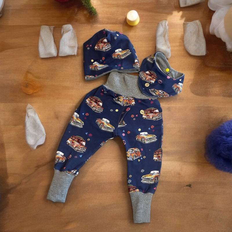 Geschenkset Baby Junge Bullie Geschenk Geburt Pumphose Bus Halstuch Set Mit Hose Und Hippie Bunt Flower Power von BinesWunderladen