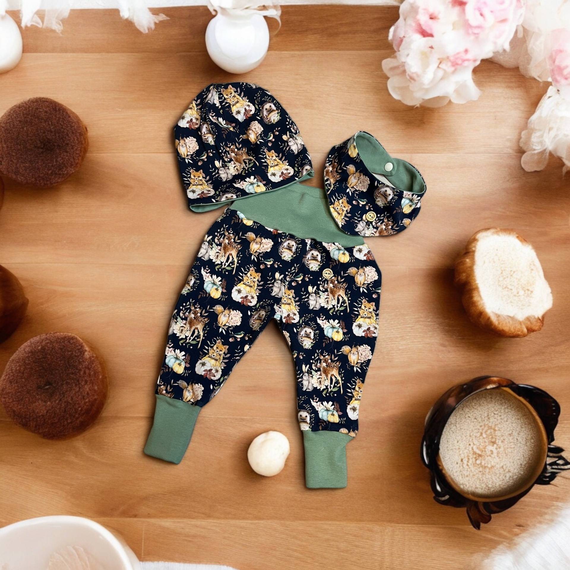 Geschenkset Baby Unisex Tiere Geschenk Geburt Neutral Pumphose Igel Halstuch Set Mit Hose Und Fuchs Eichhörnchen von BinesWunderladen