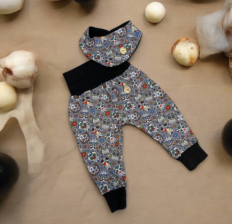 Set Baby Hose Halstuch Sugarskulls Geschenk Junge Geburt Pumphose Totenkopf Babyhose Cool Jersey Bequem Outfit Grau von BinesWunderladen