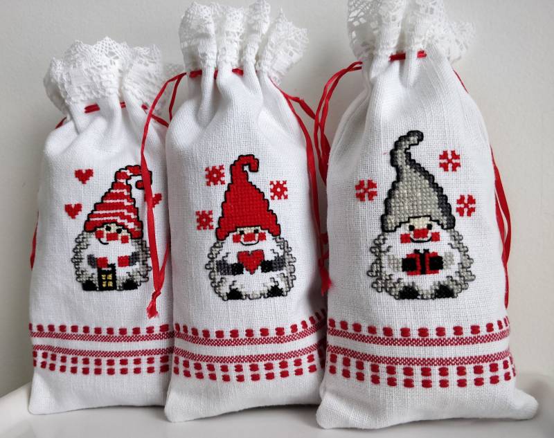 Set Mit 3 Kordelzug Weihnachtszwergen Kreuzstich Bestickte Und Spitzengeschenkbeutel/Weihnachtszwerge Wiederverwendbare Taschen von BioLav
