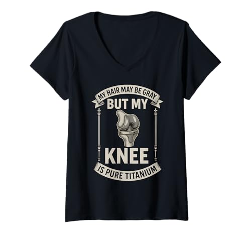 Damen Mein Haar ist vielleicht grau, Aber Mein Knie ist aus reinem Titan T-Shirt mit V-Ausschnitt Damen Mein Haar ist vielleicht grau, Aber Mein Knie ist aus reinem Titan T-Shirt mit V-Ausschnitt von Bionic Knee Club Funny Knee Replacement Gifts