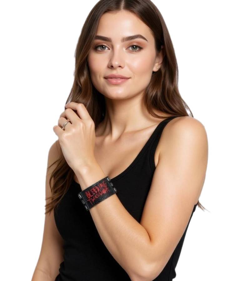 Bleeding Through Armband Metalcore-Band mit Logo-Schriftzug Fan-Artikel Leder-Armband WB106265BTH3 Schwarz Bleeding Through Armband Metalcore-Band mit Logo-Schriftzug Fan-Artikel Leder-Armband WB106265BTH3 Schwarz von BioworldMerch