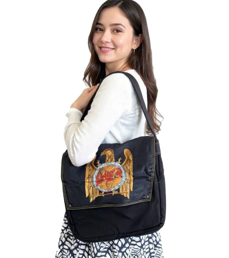 SLAYER Trashmetal-Band Umhänge-Tasche Messengerbag Laptop-Tasche Fan-Artikel 42 x 36 x 6 cm MB106926SLA Schwarz SLAYER Trashmetal-Band Umhänge-Tasche Messengerbag Laptop-Tasche Fan-Artikel 42 x 36 x 6 cm MB106926SLA Schwarz von BioworldMerch