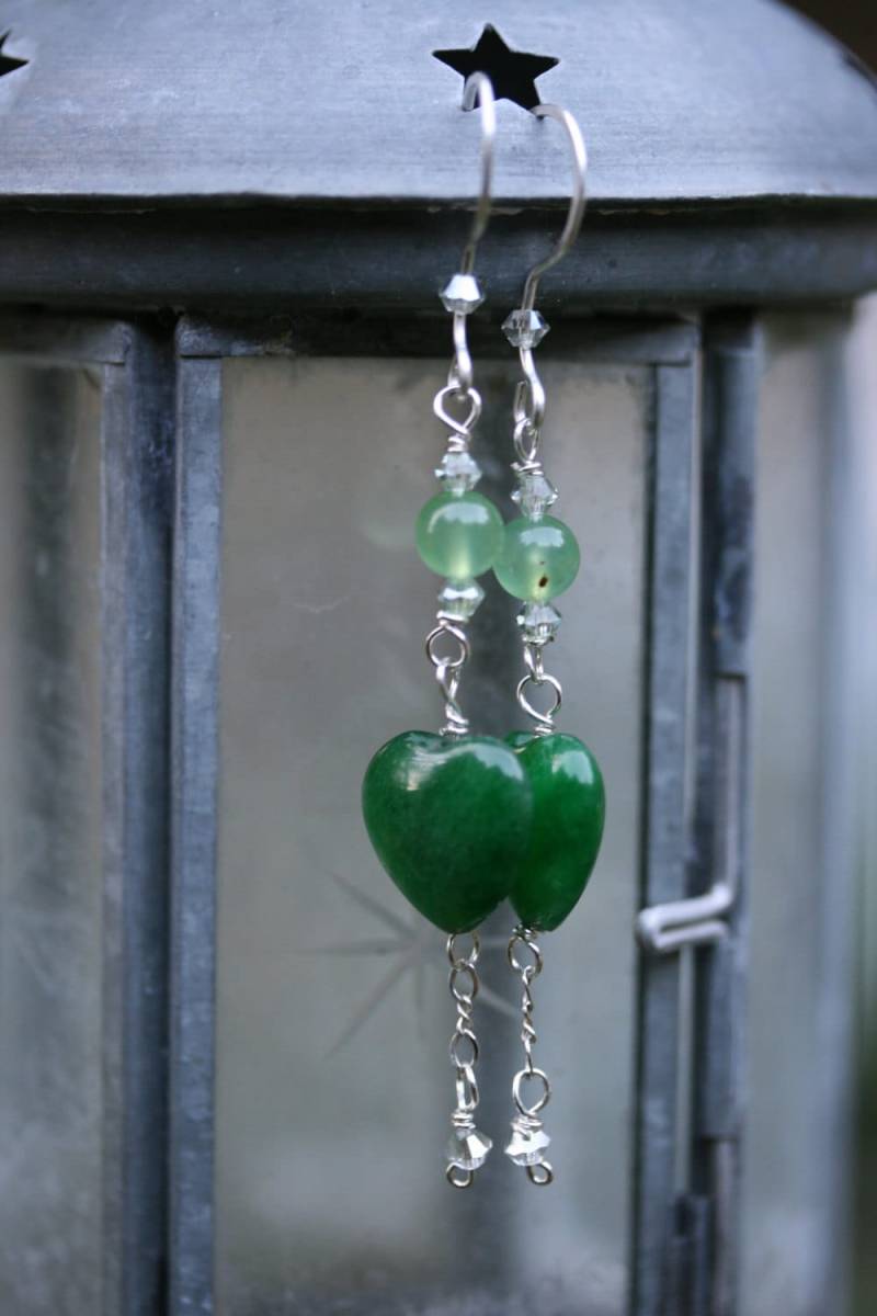 Grüne Jade Herzen, Perinit Und Sterling Silber Ohrringe -Grün Mit Neid von BirchCreekOriginals