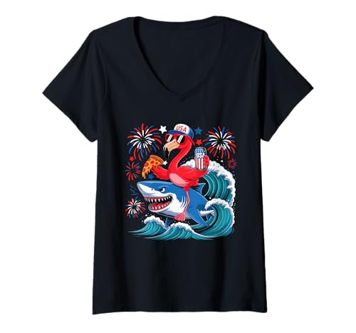 Damen Flamingo Riding Shark With Beer Pizza 4th Of July Patriotic T-Shirt mit V-Ausschnitt Damen Flamingo Riding Shark With Beer Pizza 4th Of July Patriotic T-Shirt mit V-Ausschnitt von Bird 4th Of July Costume