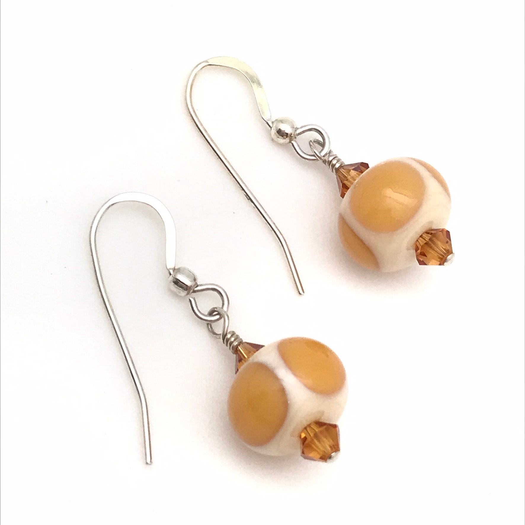 Bernstein Und Elfenbein Dot Lampwork Ohrringe Bernstein Und Elfenbein Dot Lampwork Ohrringe von BirdAndAves