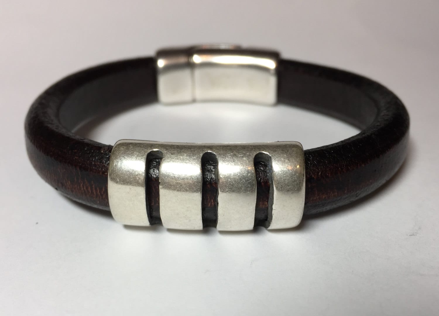 Herren Regaliz Lederarmband - Cut Out Slider Herren Regaliz Lederarmband - Cut Out Slider von BirdAndAves