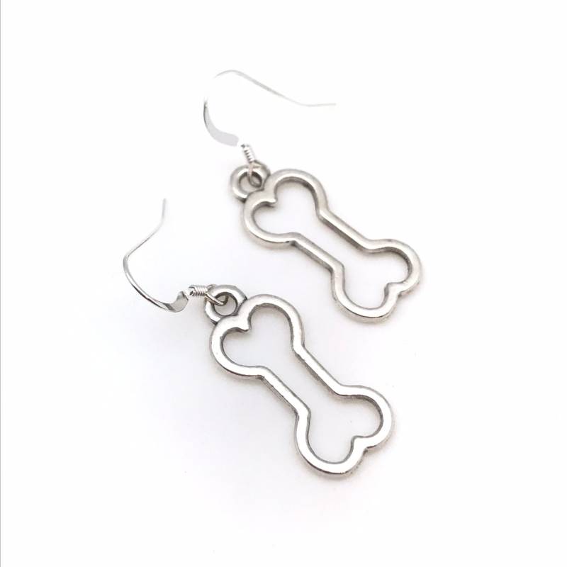 Hundeknochen Charm Ohrringe Hundeknochen Charm Ohrringe von BirdAndAves