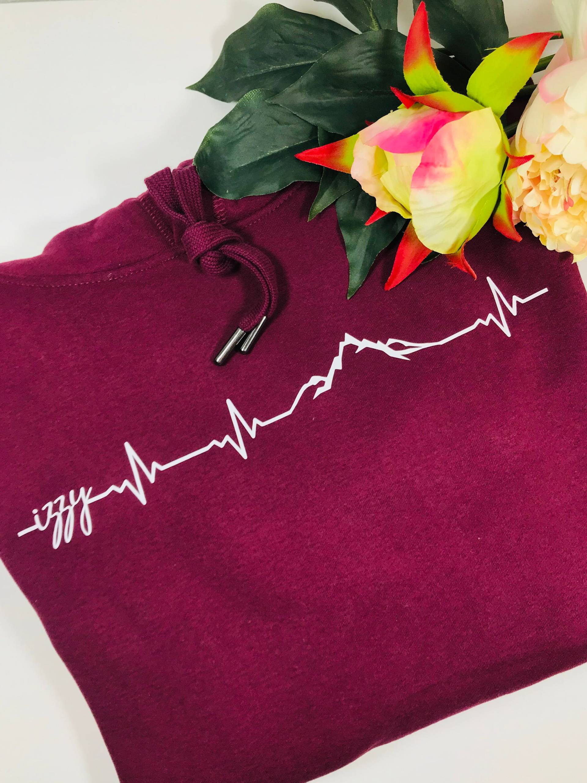 Hoodie Damen | Herzschlag Berg + Name Oder Initialen von BirdDesignDE