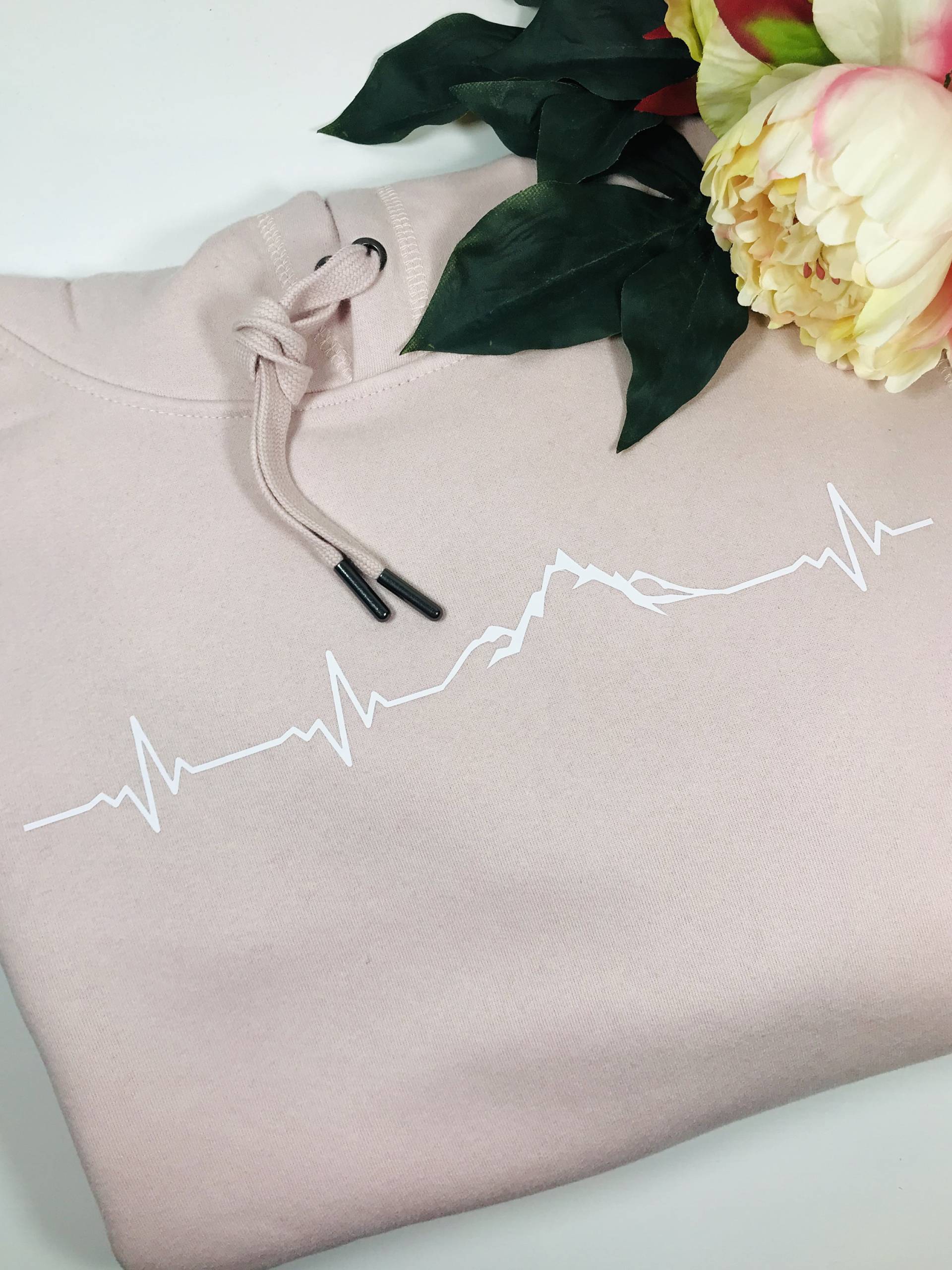 Hoodie Damen | Herzschlag Berg von BirdDesignDE