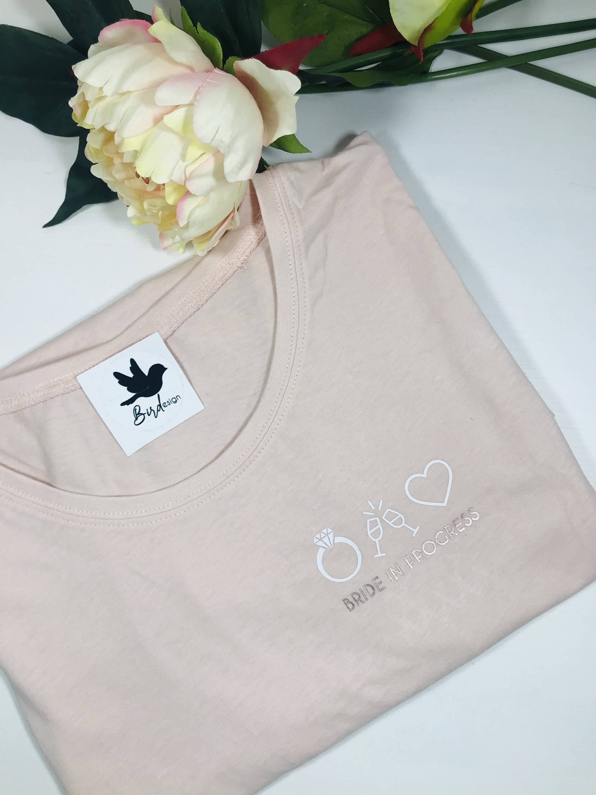 T-Shirt Damen | Bride in Progress von BirdDesignDE