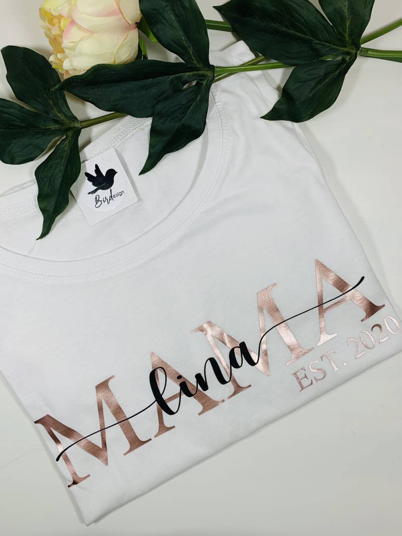 T-Shirt Damen | Mama - Mom Est. + Name von BirdDesignDE