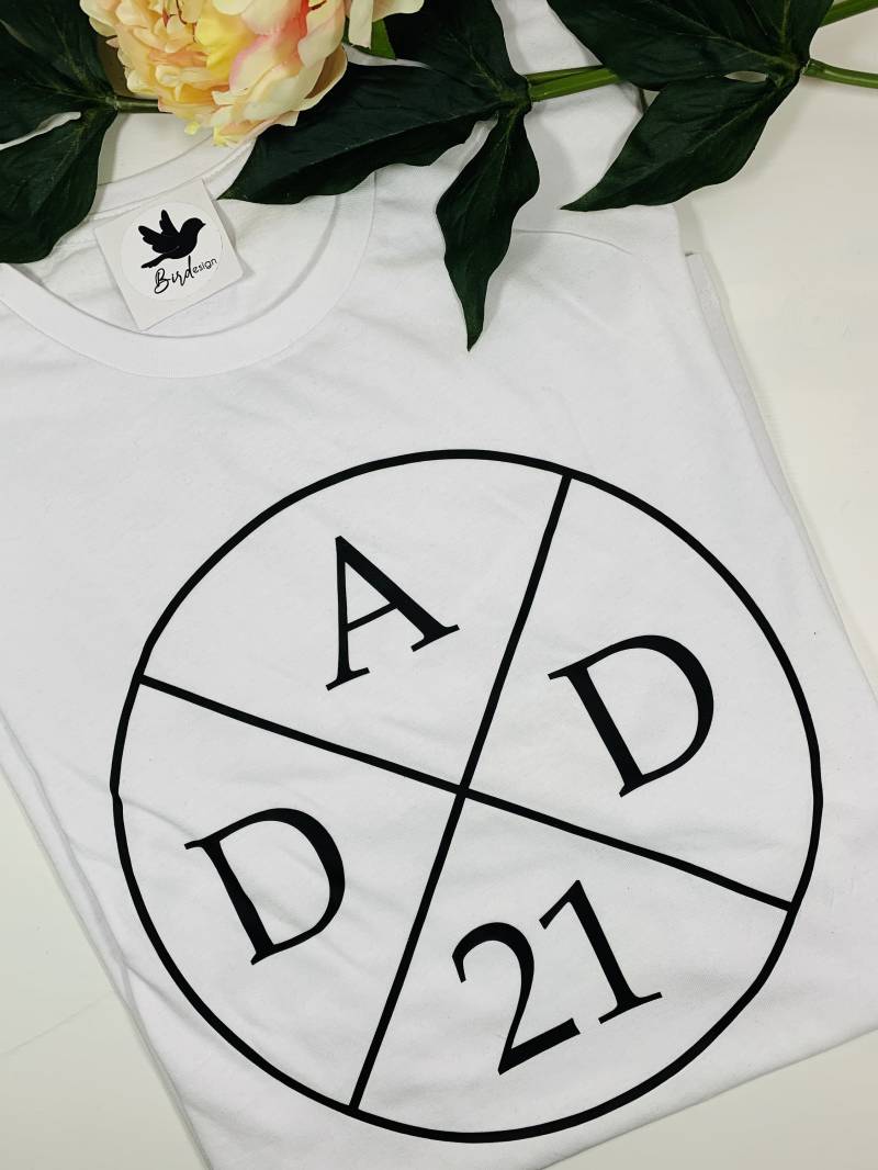 T-Shirt Herren | Dad + Jahreszahl von BirdDesignDE