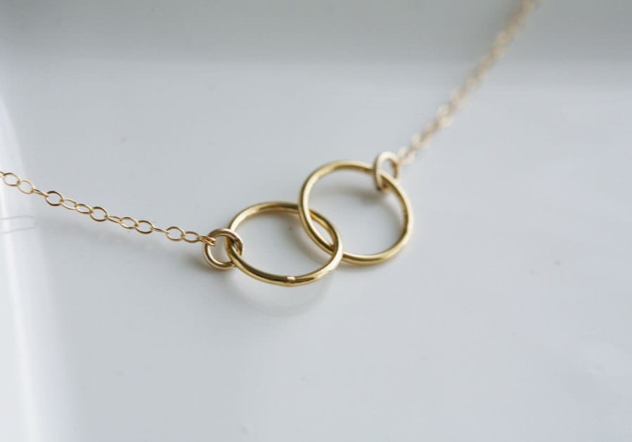 14 K Gold Gefüllt Zwei Kreis Halskette, Ewigkeit Ineinandergreifende Liebe Ohne Ende, Brautjungfer von Birdedenjewelry