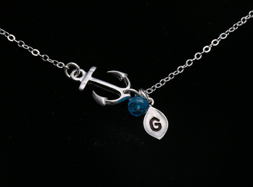 Anker Initial Halskette, Personalisierte Birthstone Handgestempelt Blatt Monogramm, Hoffe, Anker, Sailor Navy Frau Geschenk, Brautjungferngeschenk von Birdedenjewelry