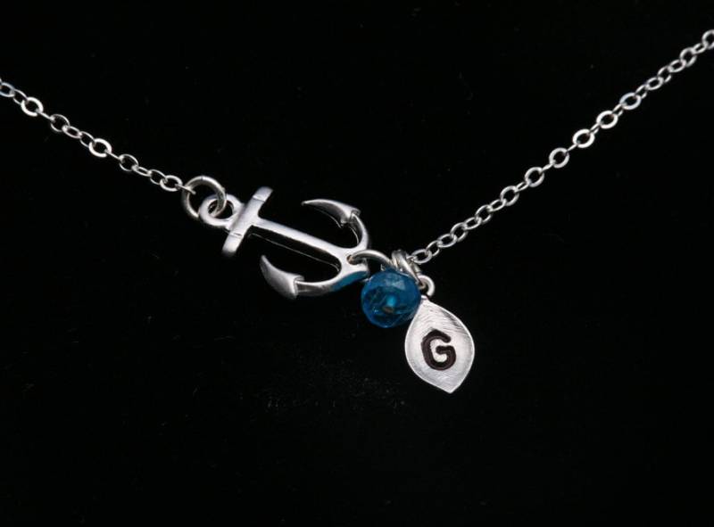 Anker Initial Halskette, Personalisierte Birthstone Handgestempelt Blatt Monogramm, Hoffe, Anker, Sailor Navy Frau Geschenk, Brautjungferngeschenk von Birdedenjewelry