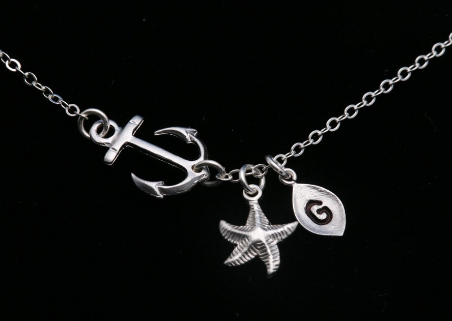 Anker-Seestern Initial, Personalisierte Ankerkette, Strand-Meer-Hochzeits-Geschenk, Blatt Anfangs, Stärke, Matrosen, Marine, Brautjungferngeschenk von Birdedenjewelry