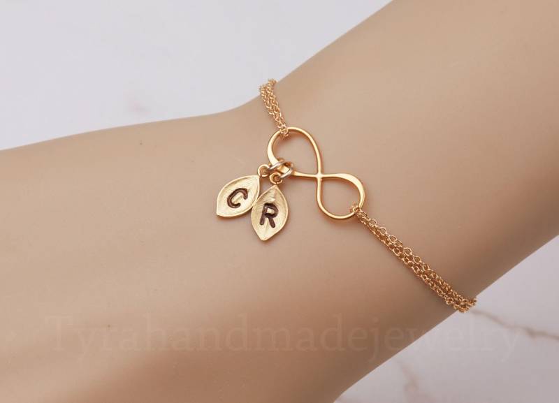 Gold Infinity Erste Armband, 14 K Gold Gefüllt, Blatt Initial, Paar, Unendlichkeit Jubiläum, Schwesternschaft, Anpassen Geburtsstein, Hochzeit von Birdedenjewelry