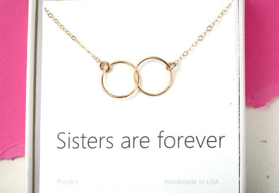 Karma Charme, Schwestern Kreis Halskette, Silber, Rose Gold, Personalisierte Grußkarte, Beste Freundgeschenk Schwester in Gesetz, Brautjungfer von Birdedenjewelry