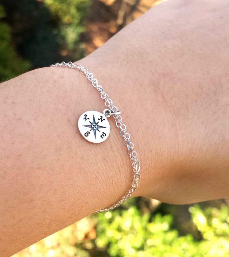 Kompass Armband, Graduation Geschenke, Kompass Charme, Schwesternschaft Geschenk, Brautjungfer Geschenke, Freundschaft Halskette, Sterling Silber von Birdedenjewelry