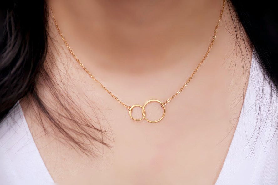 Schwiegermutter Geschenk, Mutter Des Bräutigams Halskette, Für Mama Von Tochter, Der Braut Karma Halskette von Birdedenjewelry